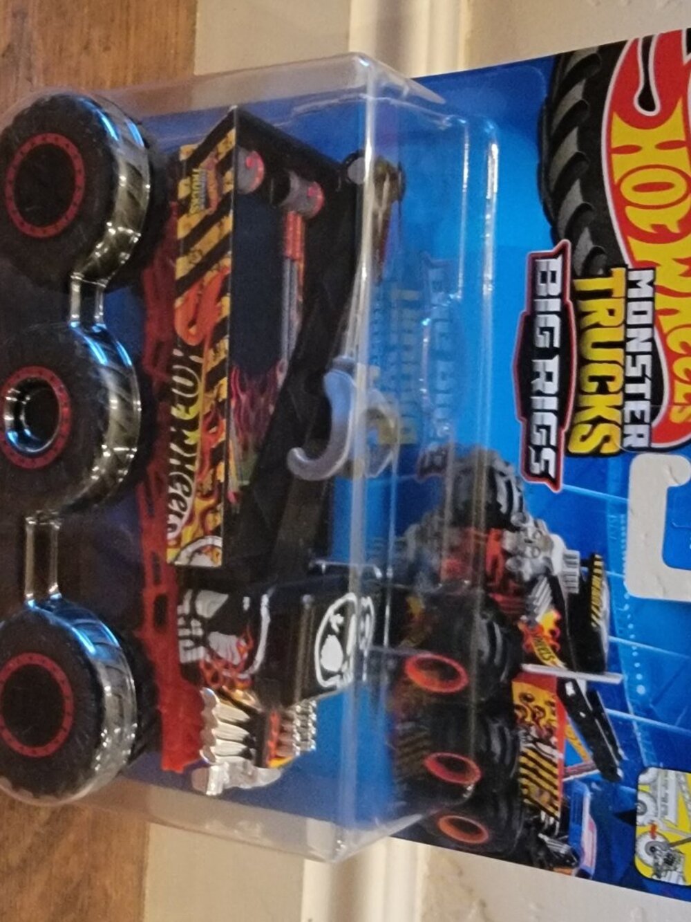 Hot Wheels Monster Trucks Big Rigs "Bone Shaker" (Model HWN86)